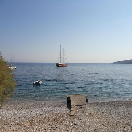 Pavlos Rooms Livadia  Bagian luar foto