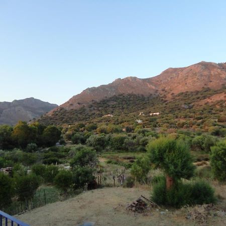 Pavlos Rooms Livadia  Bagian luar foto