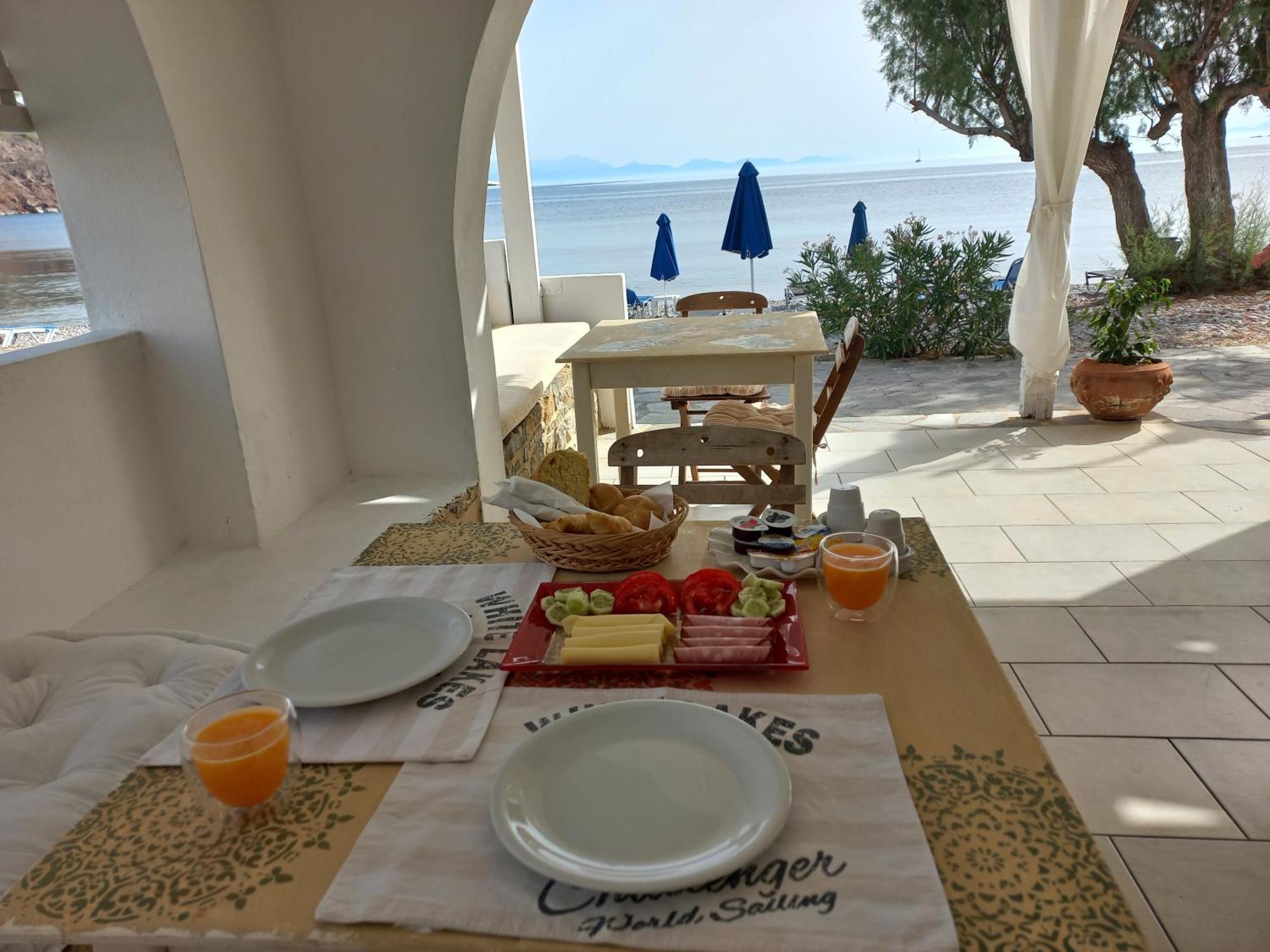 Pavlos Rooms Livadia  Bagian luar foto